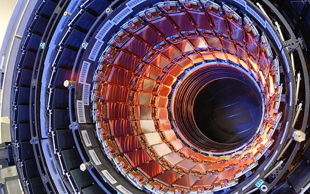 CERNの大型ハドロン衝突型加速器
