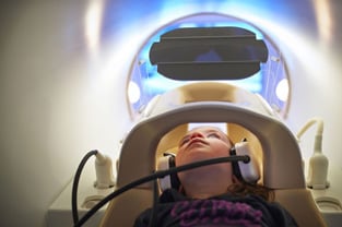 子供が安心して検査できるように工夫したMRI