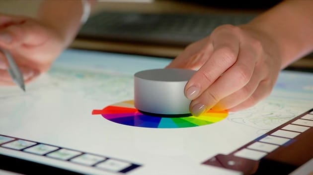 視覚と触覚を融合させたUIを採用したMicrosoft社の「Surface Dial」