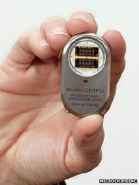 Microchips社が開発した体内埋め込み用デバイスの写真
