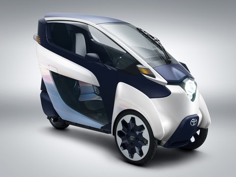 トヨタの「Ha:mo RIDE」で利用される1人乗りEVの「TOYOTA i-ROAD」コンセプトモデルの写真