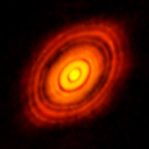視力2000の電波望遠鏡で、惑星誕生の現場を観測