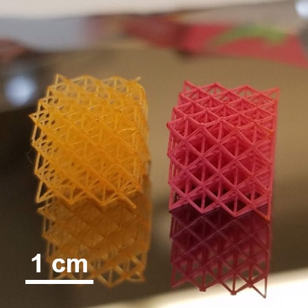 >3Dプリンターによって出力された立体物。層の厚みを変化させることで、さまざまな情報を埋め込む。