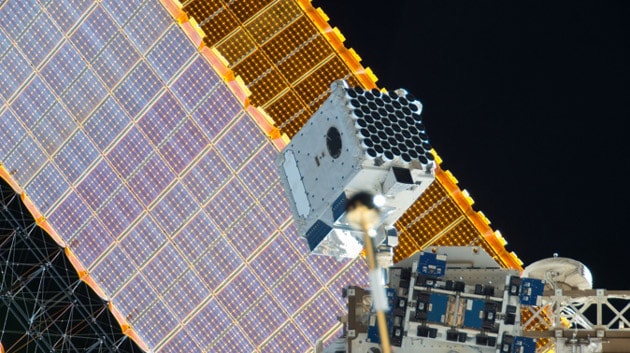 ISSに装備されたNICER。将来の探査機は、パルサーからの信号を元に宇宙を航行するようになるかもしれない。