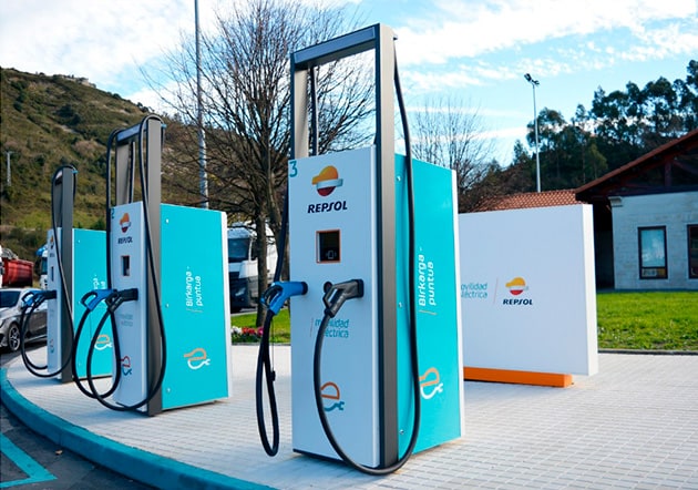 SiCトランジスタを用いた400kWの急速充電スタンドの実証実験