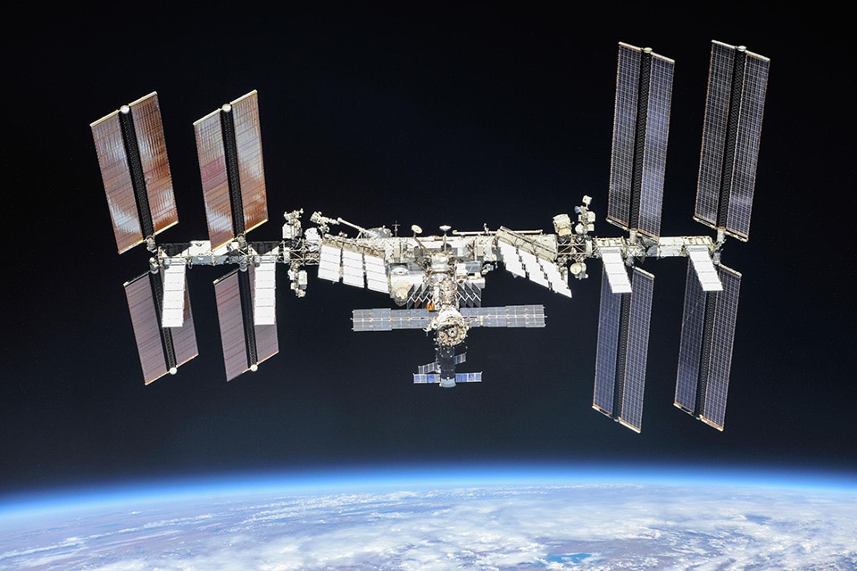 国際宇宙ステーション（ISS）の全景