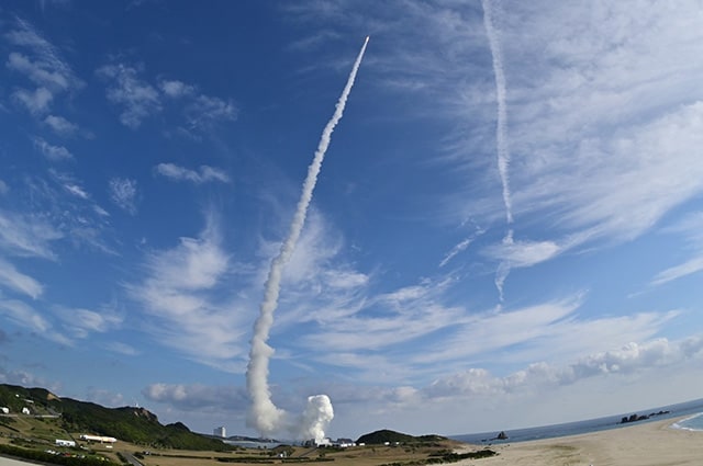 宇宙へ飛翔するH3ロケット試験機2号機