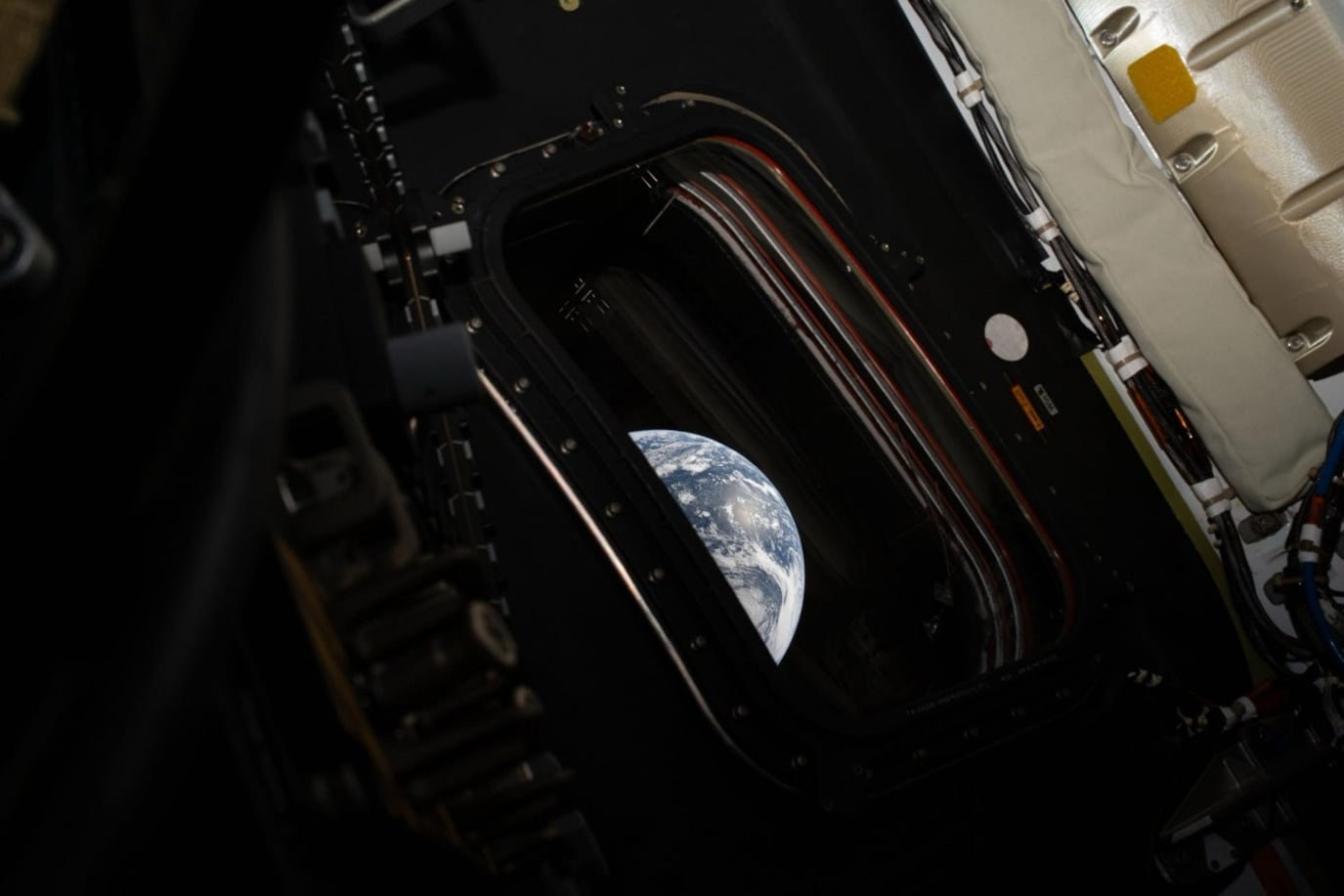 宇宙船Orionから見た地球のイメージ